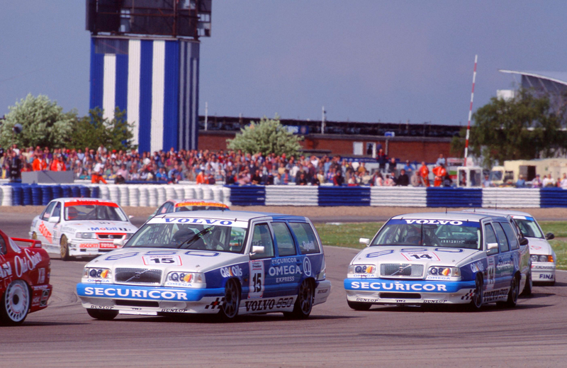 Illustration for article titled Volvo's 850 Wagon Racer Was All Sorts Of Two Wheeling Awesome Insanity